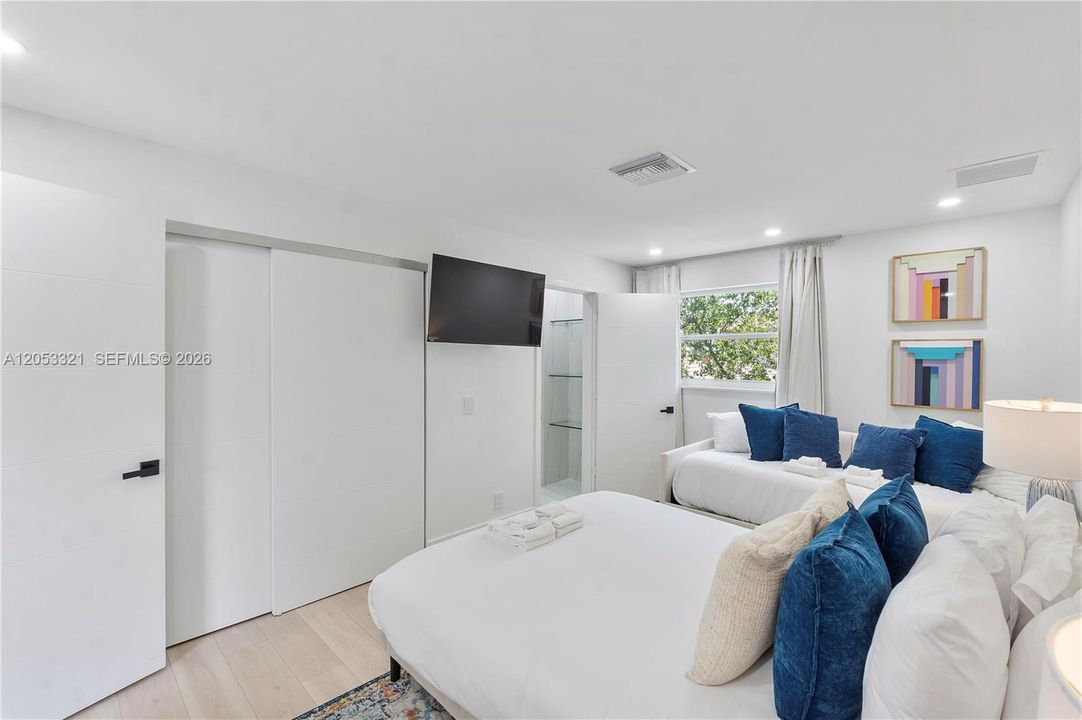 For Rent: $15,000 (5 beds, 5 baths, 3860 Square Feet)