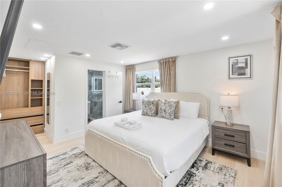 For Rent: $15,000 (5 beds, 5 baths, 3860 Square Feet)