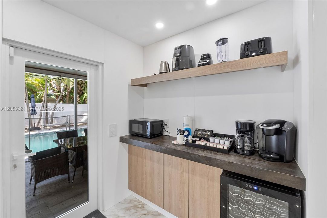 For Rent: $15,000 (5 beds, 5 baths, 3860 Square Feet)