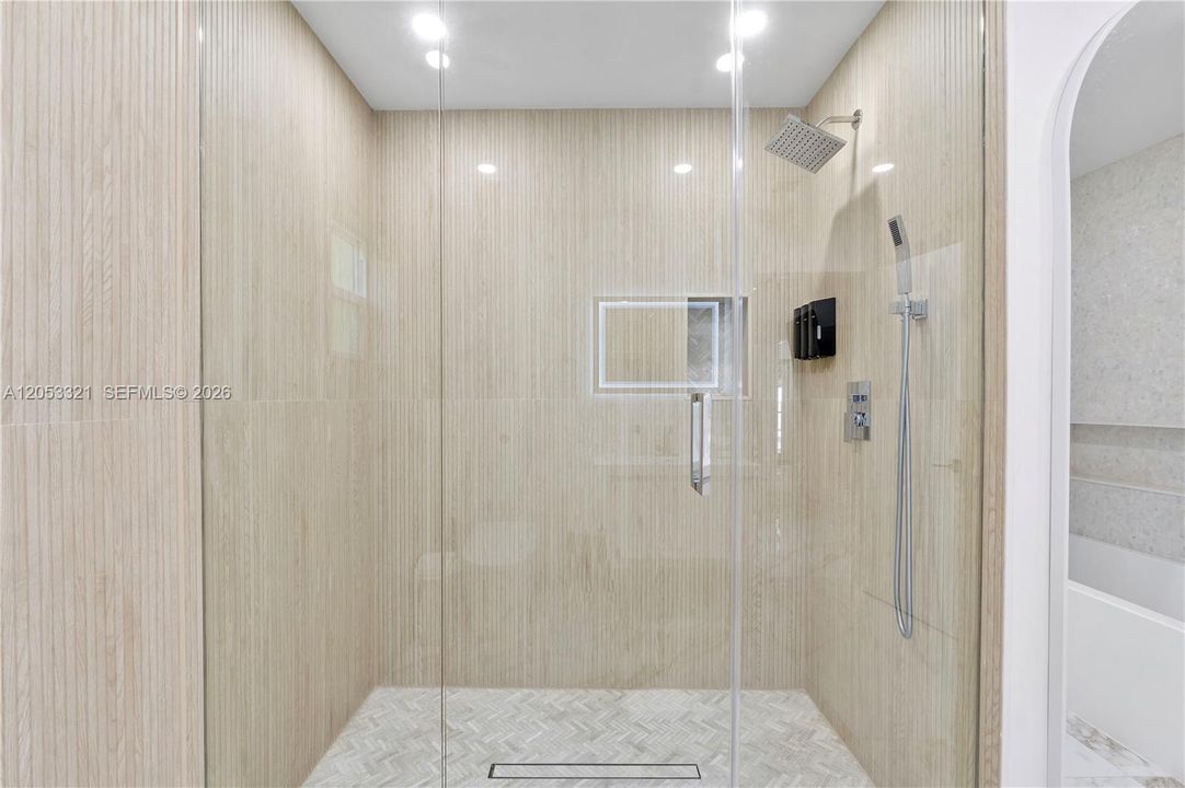 For Rent: $15,000 (5 beds, 5 baths, 3860 Square Feet)