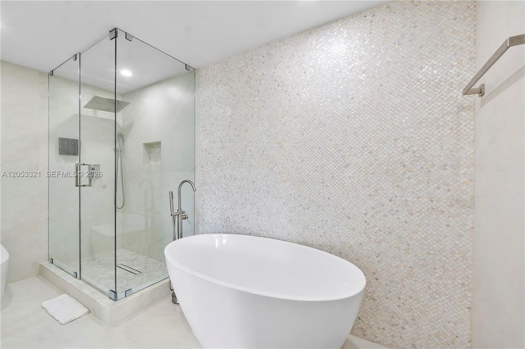 For Rent: $15,000 (5 beds, 5 baths, 3860 Square Feet)