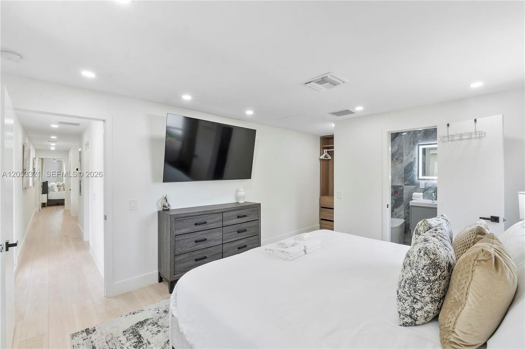 For Rent: $15,000 (5 beds, 5 baths, 3860 Square Feet)