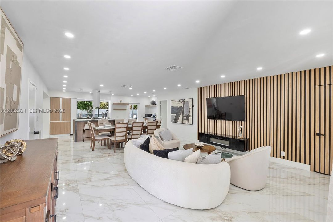 For Rent: $15,000 (5 beds, 5 baths, 3860 Square Feet)