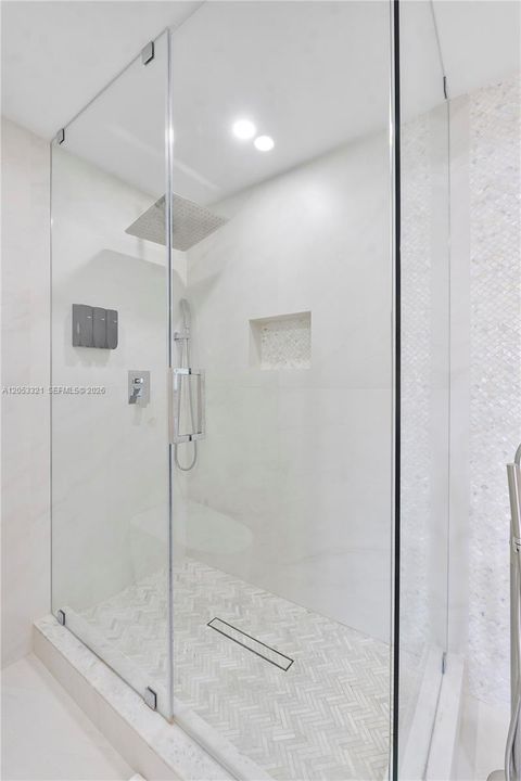 For Rent: $15,000 (5 beds, 5 baths, 3860 Square Feet)