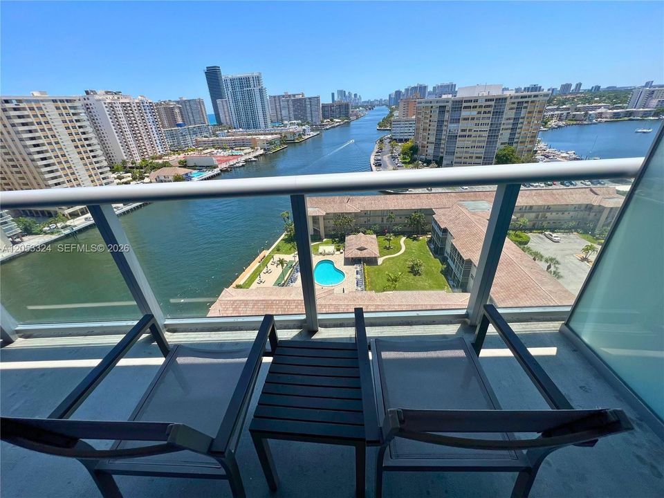 En Venta: $440,000 (2 camas, 2 baños, 1030 Pies cuadrados)