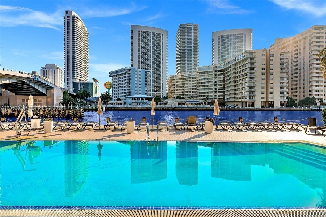 En Venta: $440,000 (2 camas, 2 baños, 1030 Pies cuadrados)