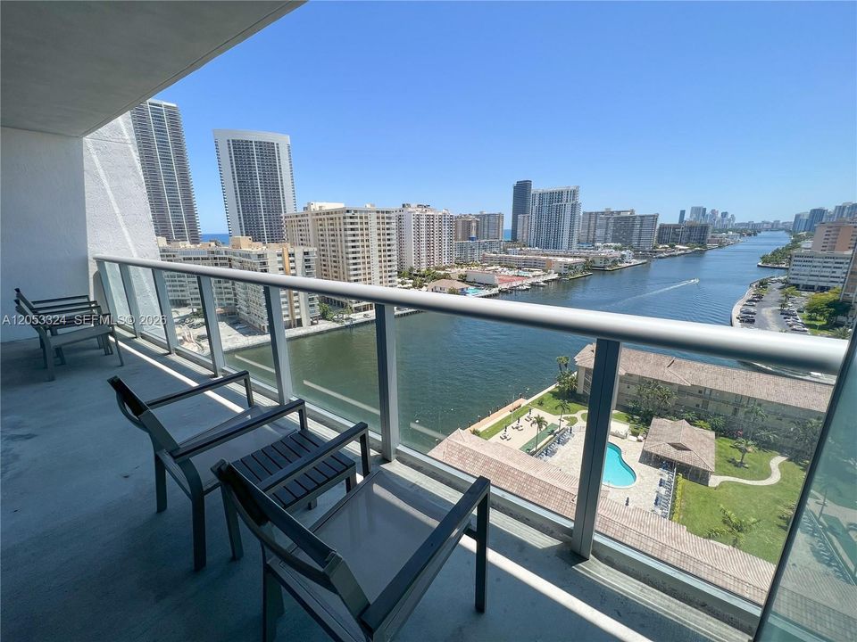 En Venta: $440,000 (2 camas, 2 baños, 1030 Pies cuadrados)