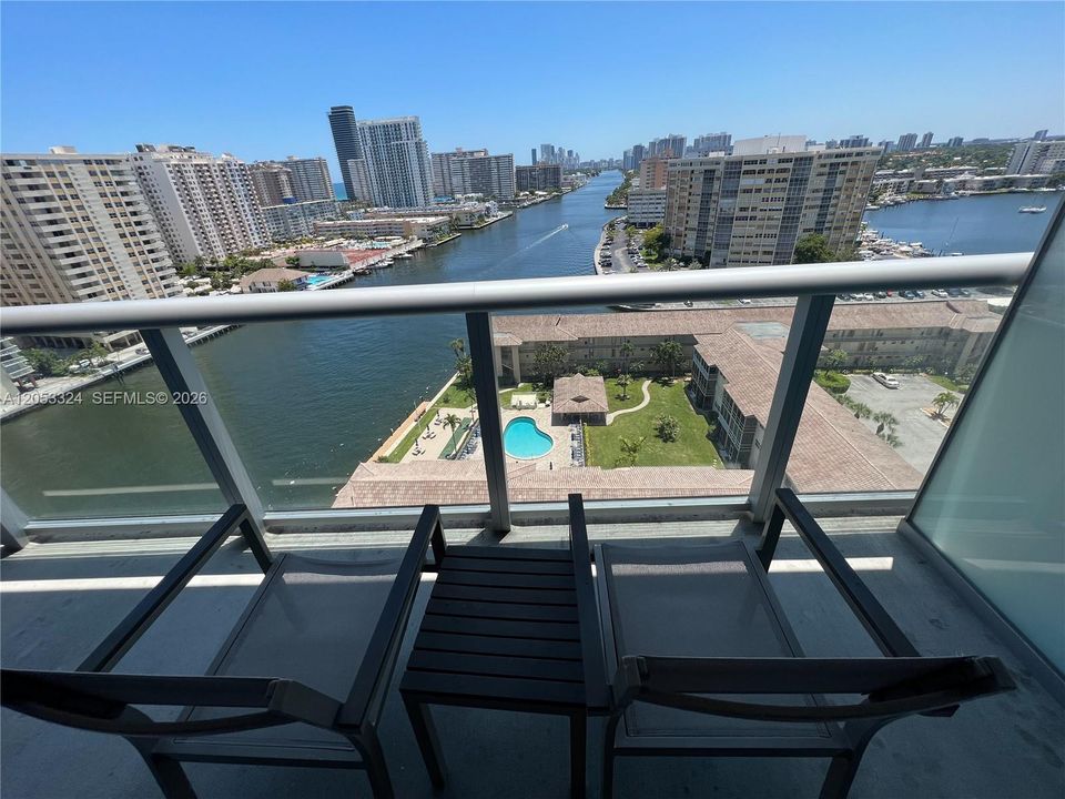 En Venta: $440,000 (2 camas, 2 baños, 1030 Pies cuadrados)