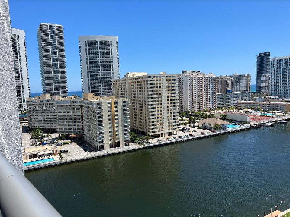 En Venta: $440,000 (2 camas, 2 baños, 1030 Pies cuadrados)