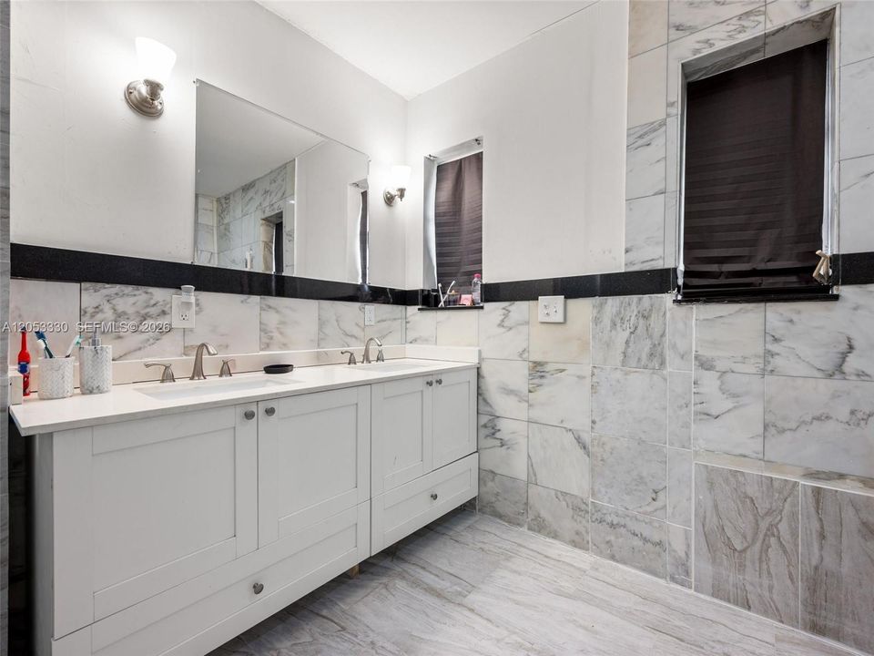 В аренду: $3,500 (3 спален, 2 ванн, 3168 Квадратных фут)
