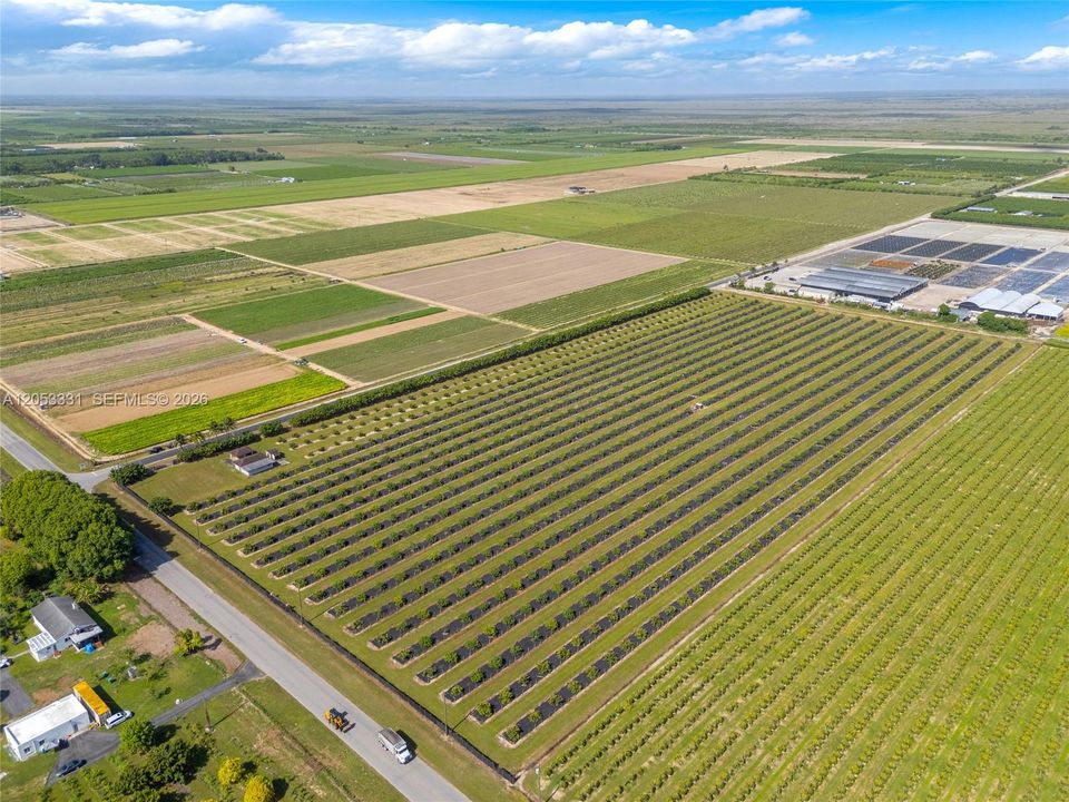 На продажу: $4,000,000 (0 спален, 0 ванн, 0 Квадратных фут)