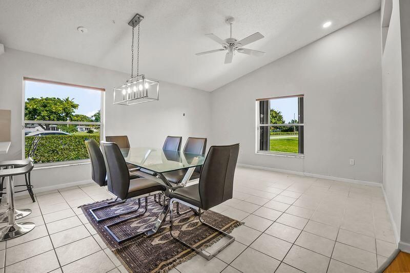 5025 ROBINO DINING AREA