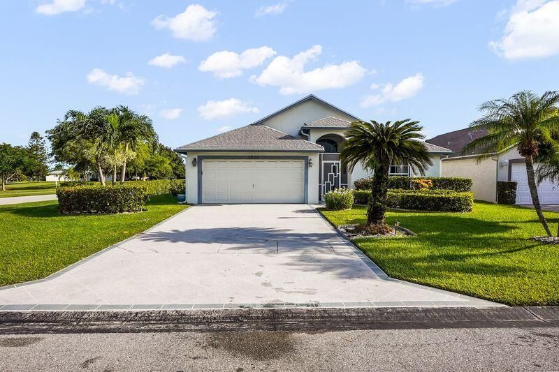 5025 ROBINO CIRCLE FRONT