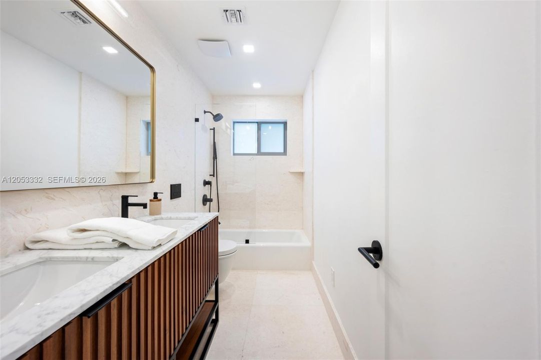 For Sale: $3,875,000 (4 beds, 3 baths, 2900 Square Feet)