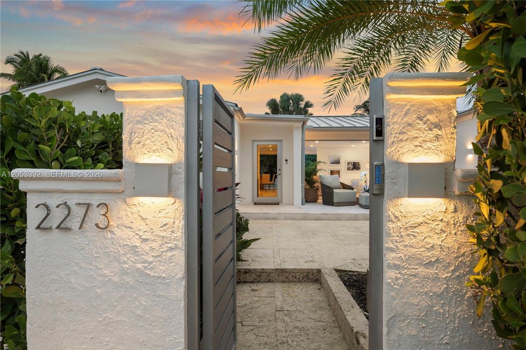 For Sale: $3,875,000 (4 beds, 3 baths, 2900 Square Feet)