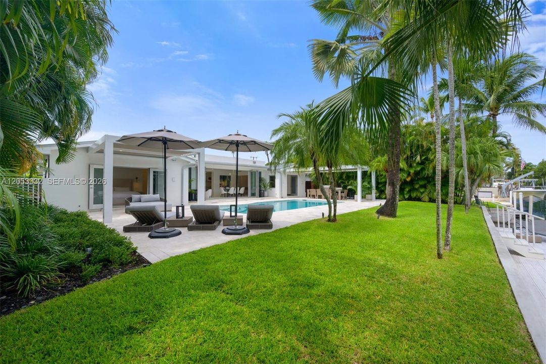 For Sale: $3,875,000 (4 beds, 3 baths, 2900 Square Feet)
