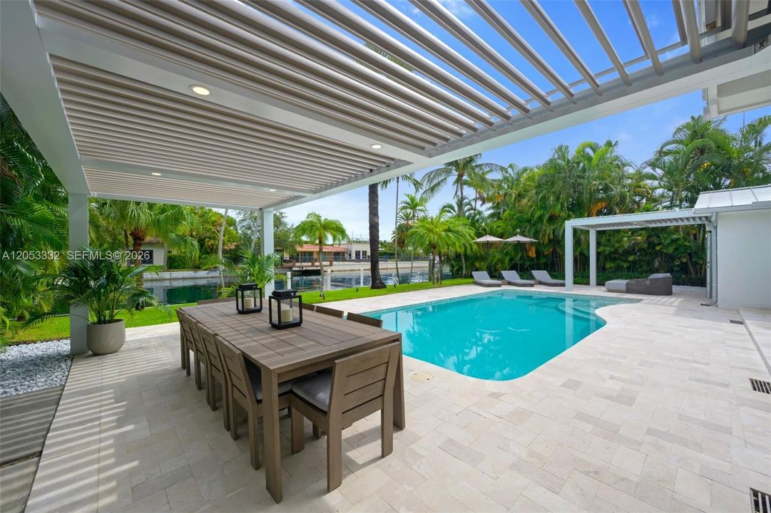 For Sale: $3,875,000 (4 beds, 3 baths, 2900 Square Feet)
