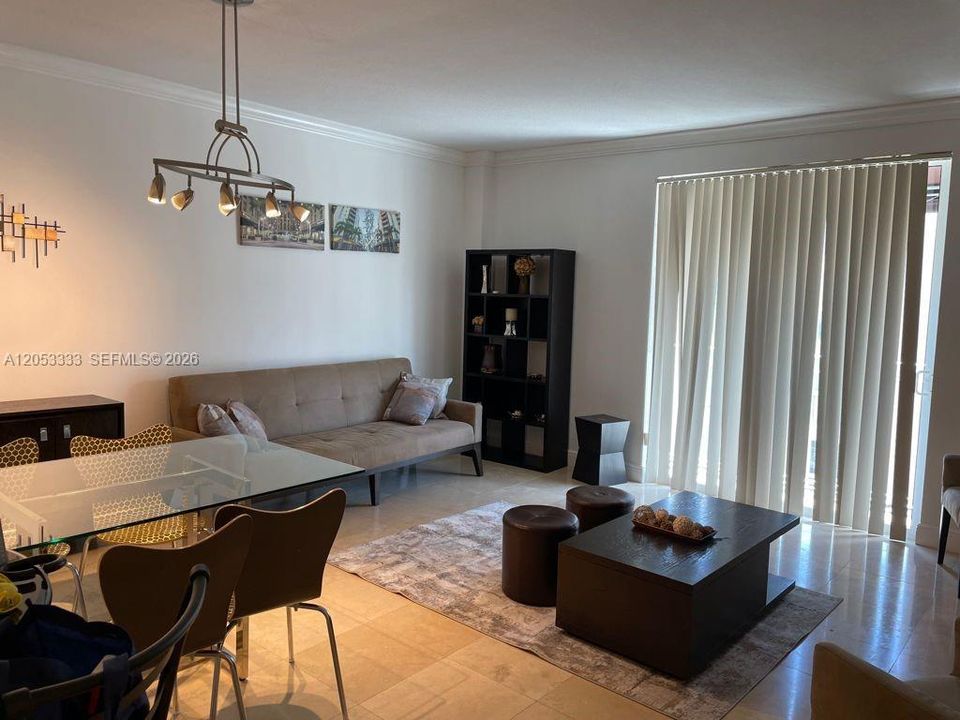 В аренду: $2,550 (1 спален, 1 ванн, 790 Квадратных фут)