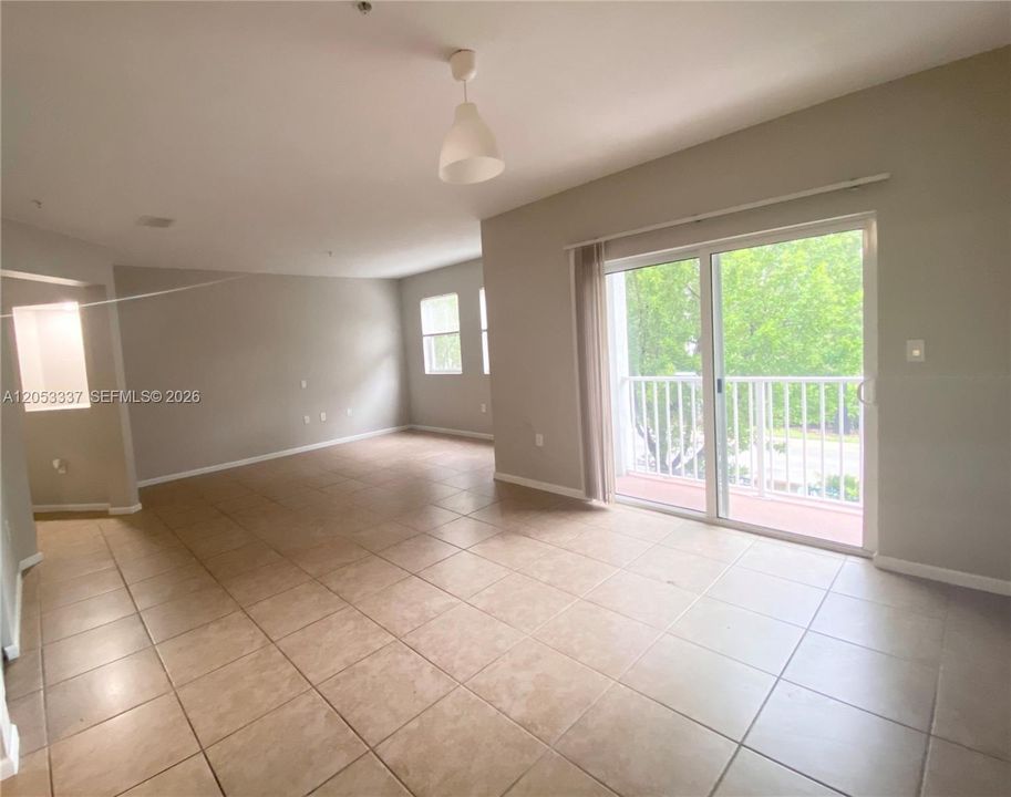 For Rent: $2,600 (2 beds, 2 baths, 1205 Square Feet)