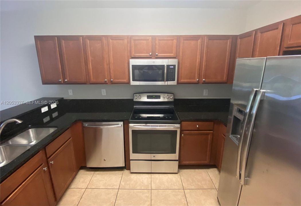 For Rent: $2,600 (2 beds, 2 baths, 1205 Square Feet)
