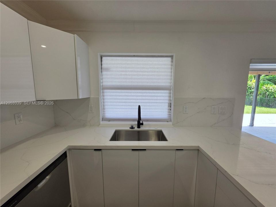 En Venta: $665,000 (3 camas, 2 baños, 1104 Pies cuadrados)