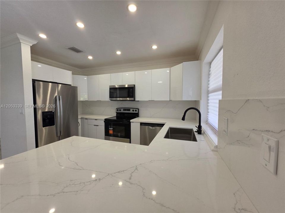 En Venta: $665,000 (3 camas, 2 baños, 1104 Pies cuadrados)