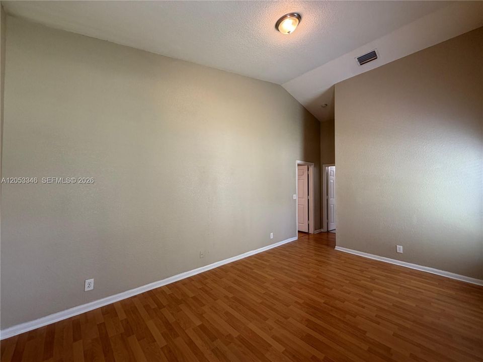 En Venta: $454,900 (3 camas, 2 baños, 1417 Pies cuadrados)