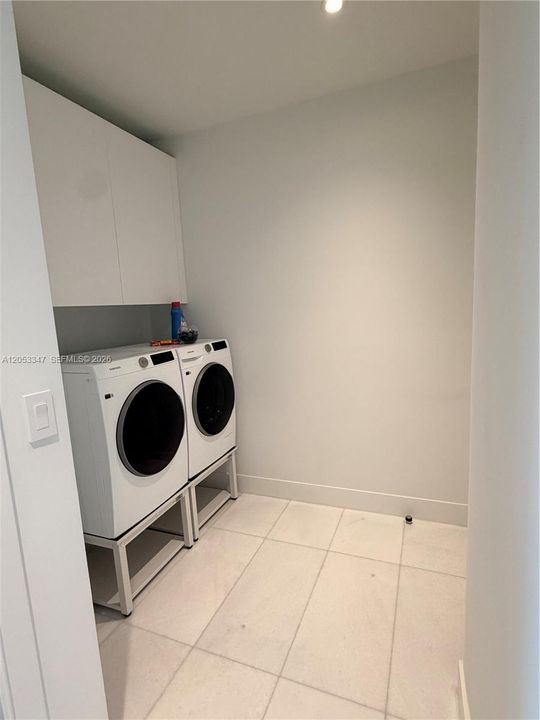 En Renta: $25,000 (3 camas, 3 baños, 2115 Pies cuadrados)