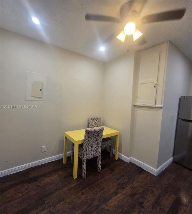 В аренду: $1,700 (2 спален, 1 ванн, 699 Квадратных фут)