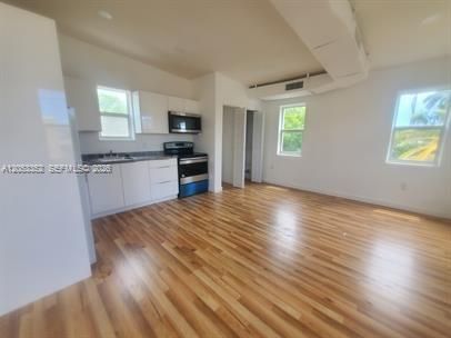 For Rent: $1,500 (0 beds, 1 baths, 430 Square Feet)