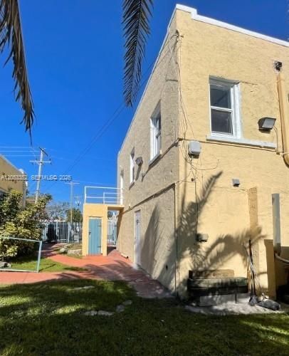 For Rent: $1,500 (0 beds, 1 baths, 430 Square Feet)