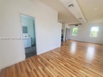 For Rent: $1,500 (0 beds, 1 baths, 430 Square Feet)