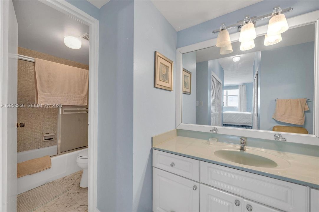 For Rent: $2,400 (1 beds, 1 baths, 922 Square Feet)