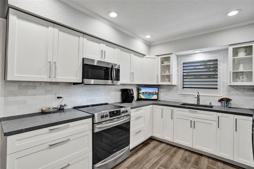 For Sale: $690,000 (3 beds, 2 baths, 1798 Square Feet)