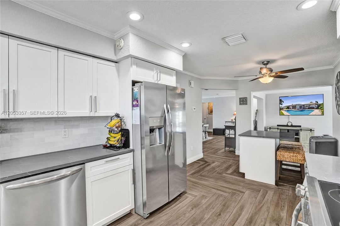For Sale: $690,000 (3 beds, 2 baths, 1798 Square Feet)