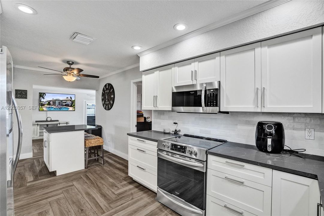 For Sale: $690,000 (3 beds, 2 baths, 1798 Square Feet)