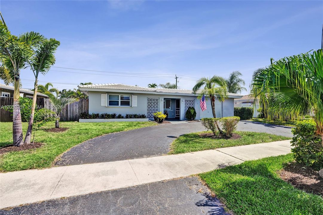 For Sale: $690,000 (3 beds, 2 baths, 1798 Square Feet)