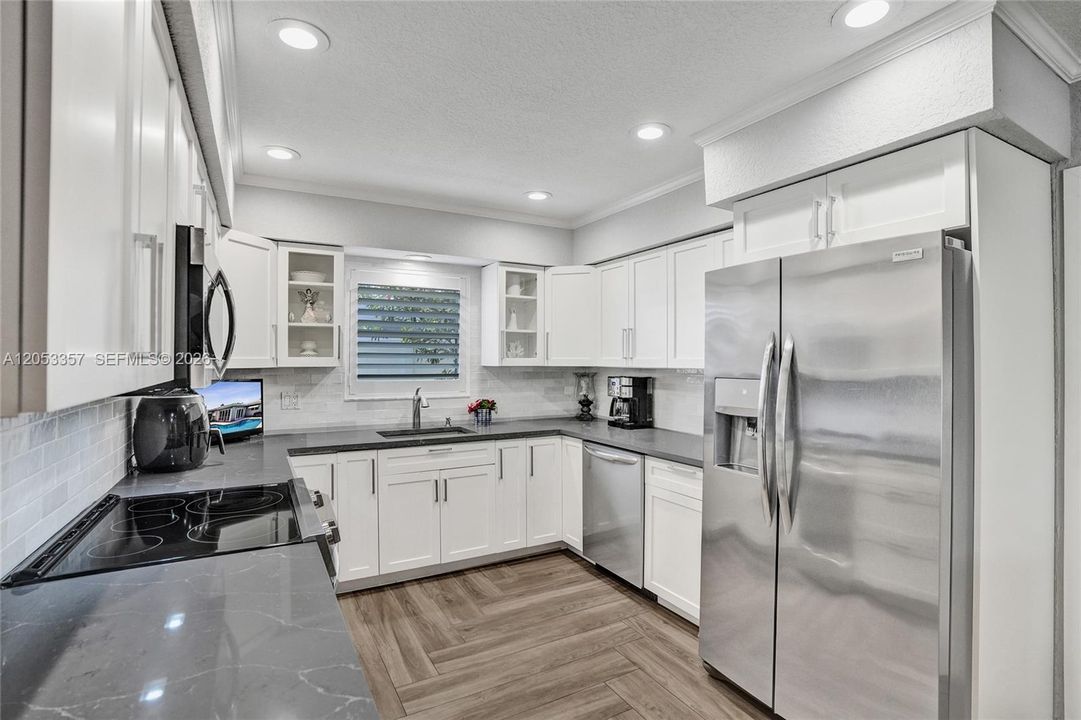 For Sale: $690,000 (3 beds, 2 baths, 1798 Square Feet)