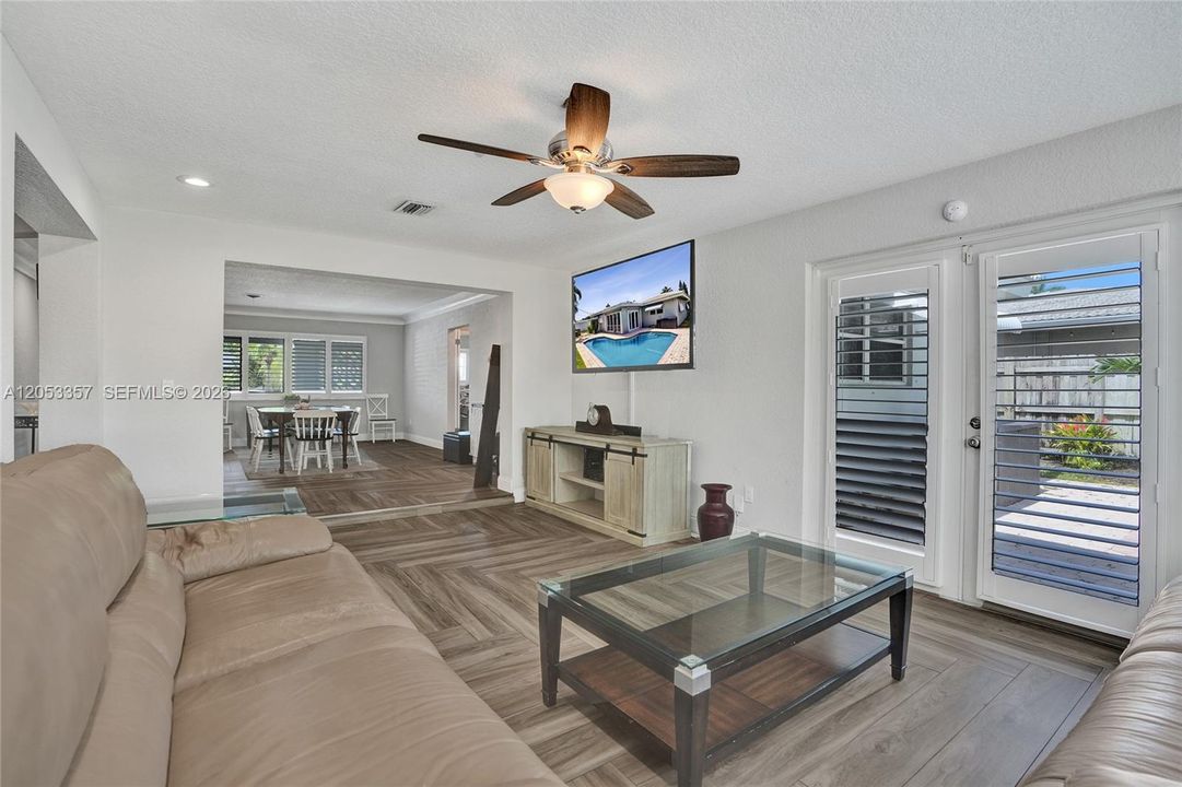 For Sale: $690,000 (3 beds, 2 baths, 1798 Square Feet)