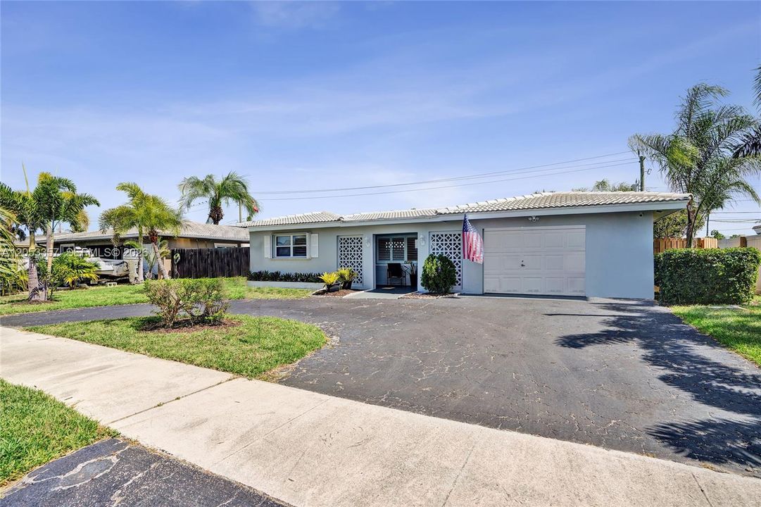 For Sale: $690,000 (3 beds, 2 baths, 1798 Square Feet)