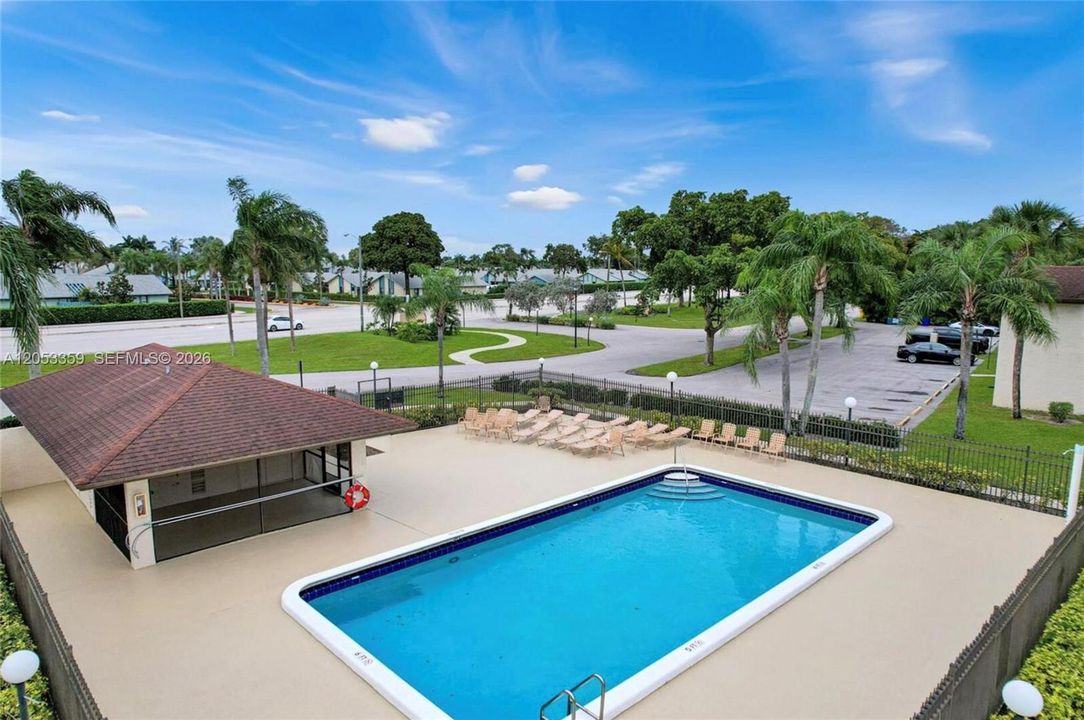 For Sale: $256,900 (2 beds, 2 baths, 1094 Square Feet)