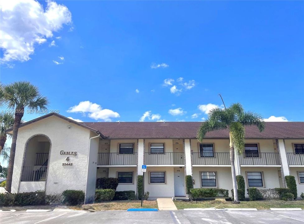 For Sale: $256,900 (2 beds, 2 baths, 1094 Square Feet)