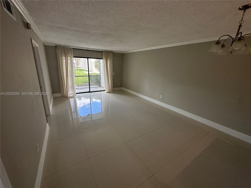 For Sale: $256,900 (2 beds, 2 baths, 1094 Square Feet)