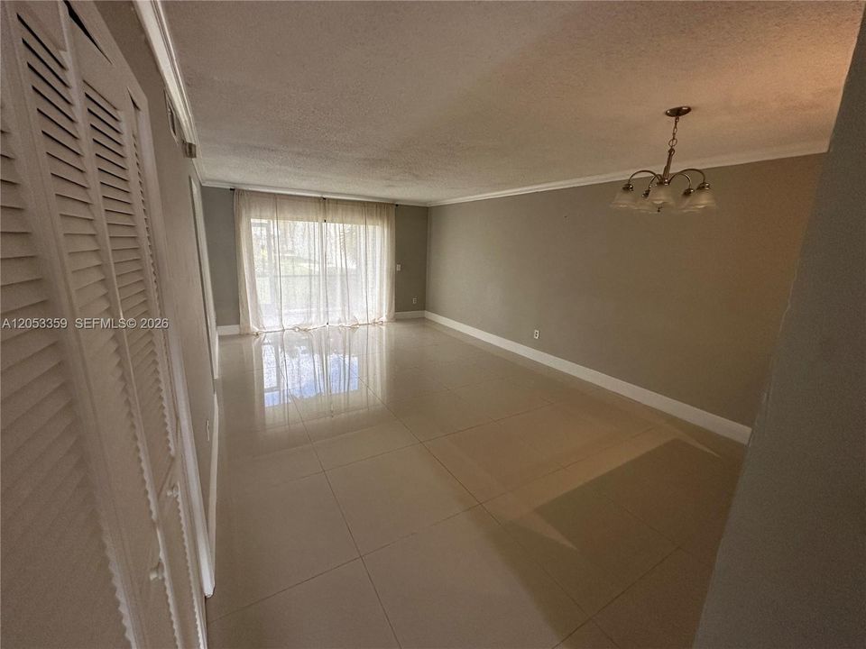 For Sale: $256,900 (2 beds, 2 baths, 1094 Square Feet)