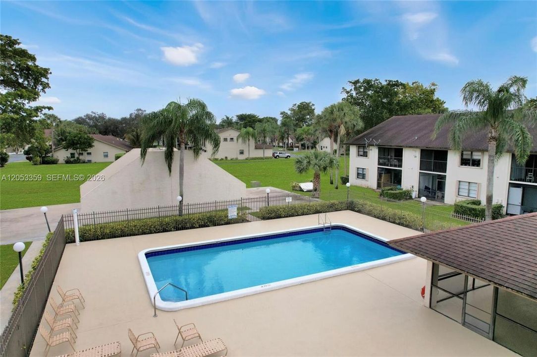 For Sale: $256,900 (2 beds, 2 baths, 1094 Square Feet)