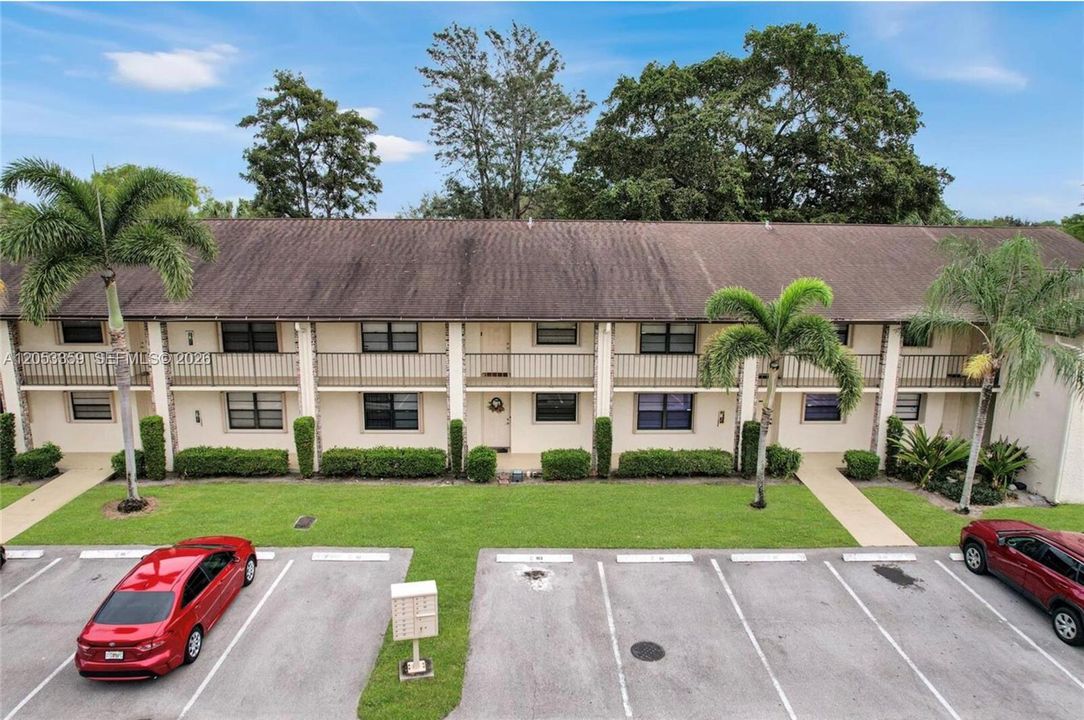 For Sale: $256,900 (2 beds, 2 baths, 1094 Square Feet)