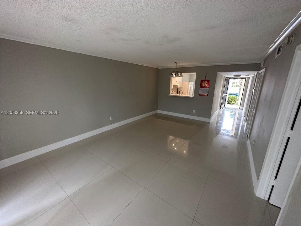 For Sale: $256,900 (2 beds, 2 baths, 1094 Square Feet)