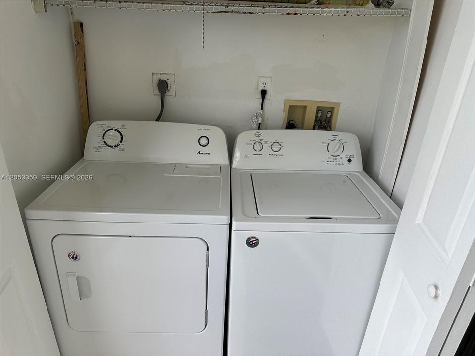 For Sale: $256,900 (2 beds, 2 baths, 1094 Square Feet)