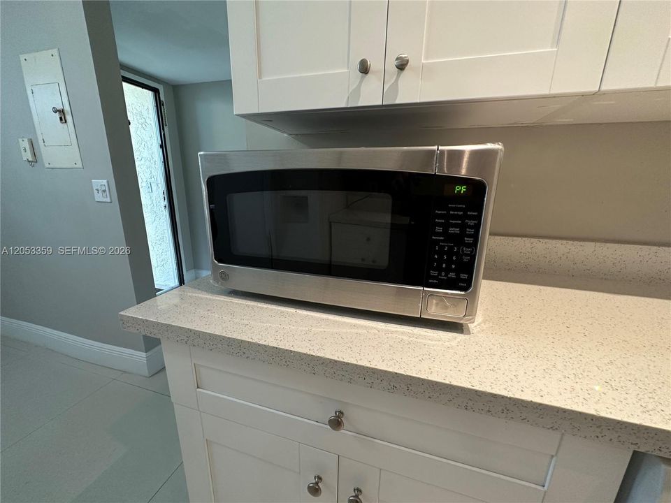 For Sale: $256,900 (2 beds, 2 baths, 1094 Square Feet)
