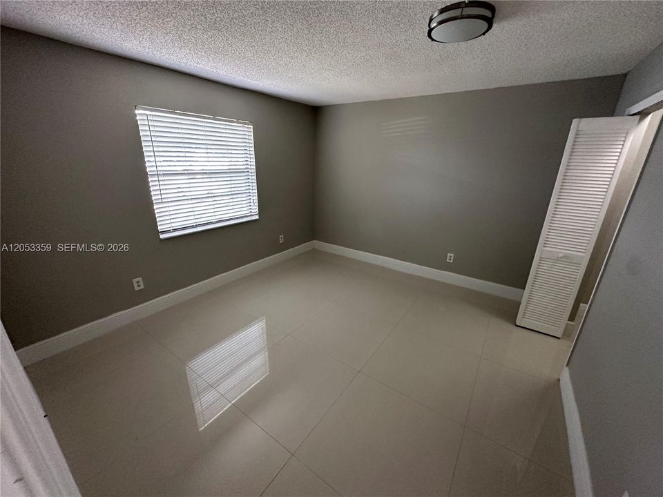 For Sale: $256,900 (2 beds, 2 baths, 1094 Square Feet)